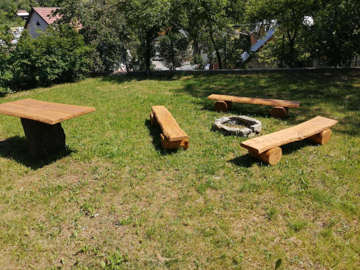 Penzión Uhliská Nemšová Exterior foto