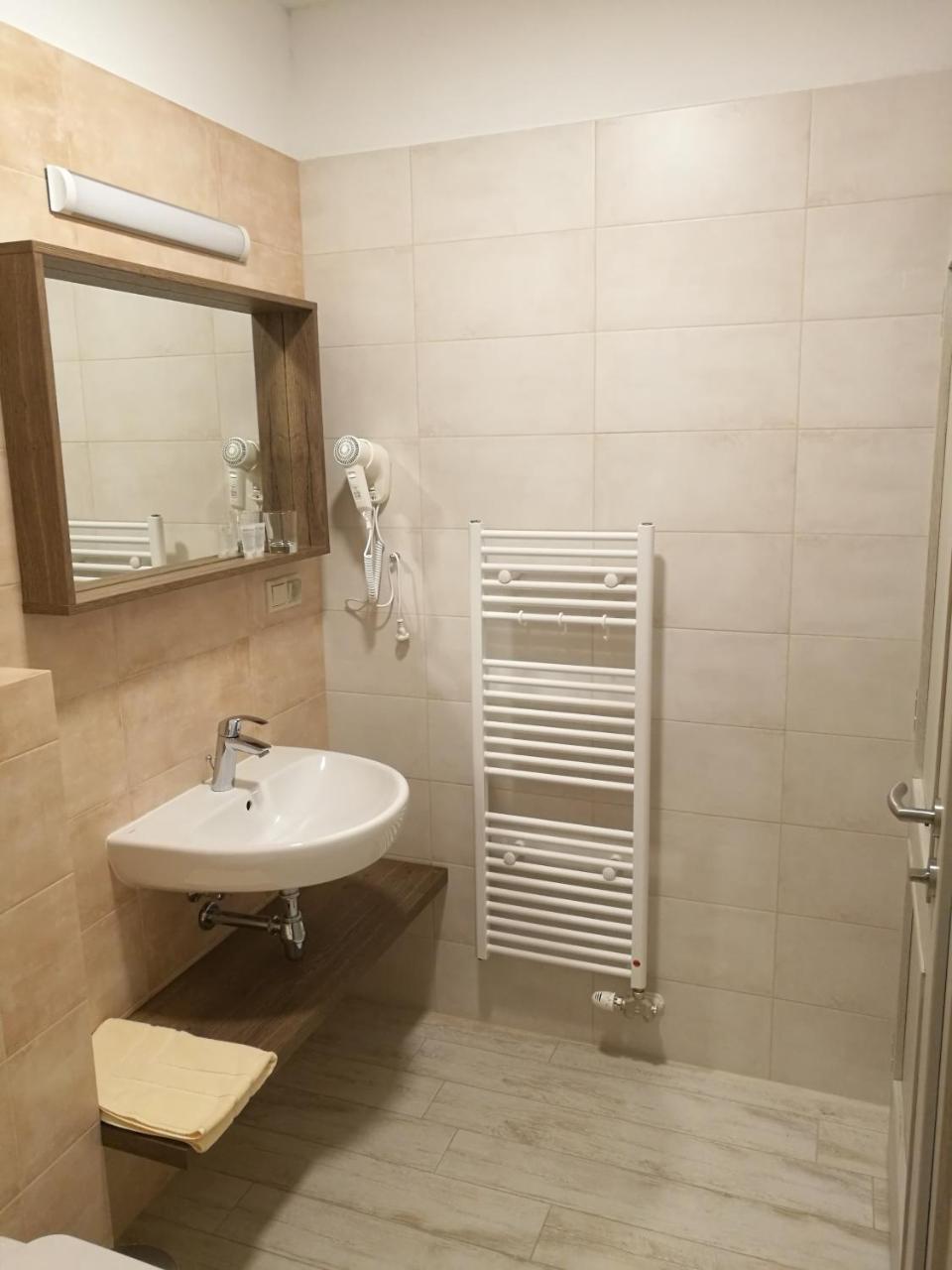 Penzión Uhliská Nemšová Exterior foto